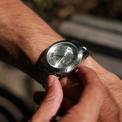 Noble Hours® Crown Date