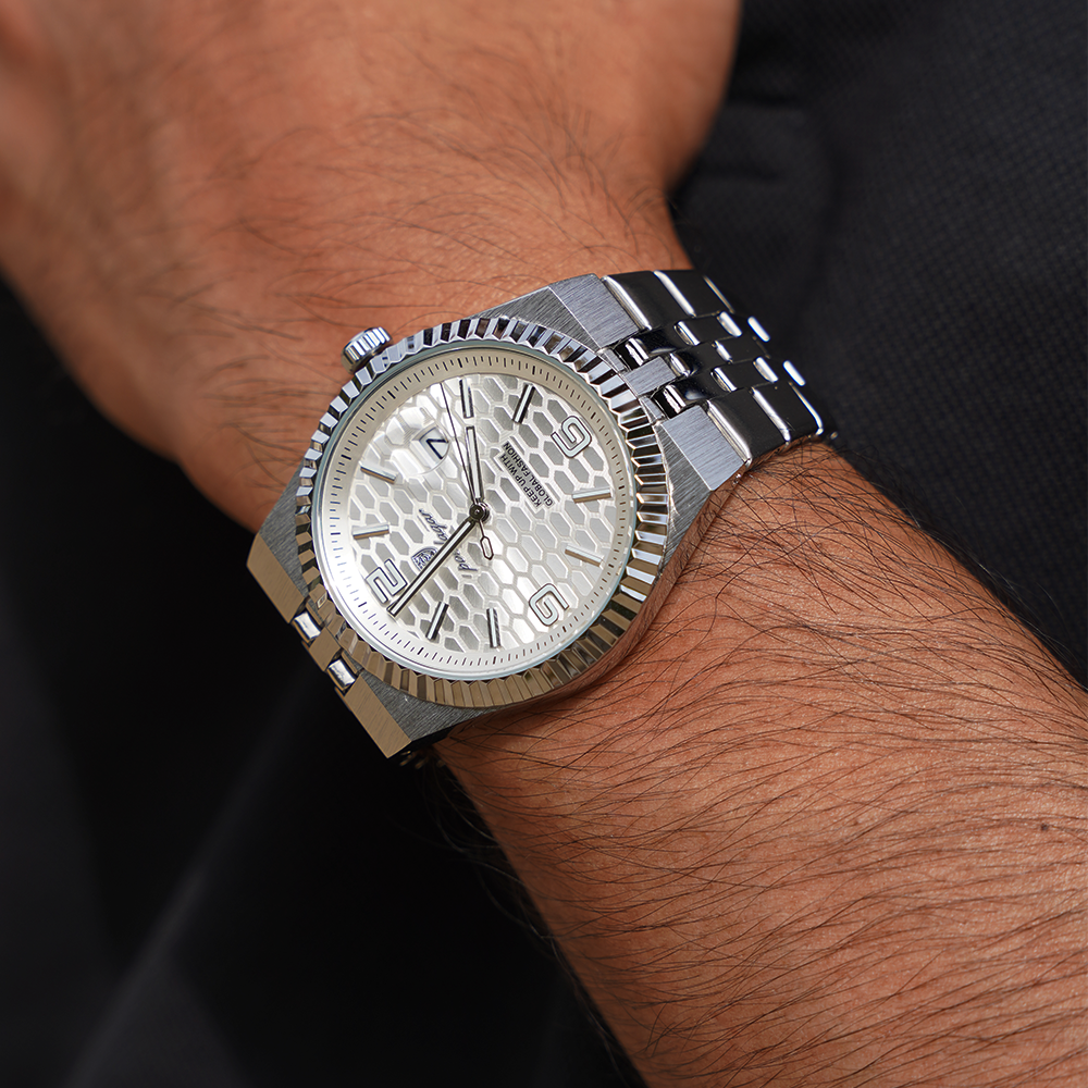Noble Hours® Dweller